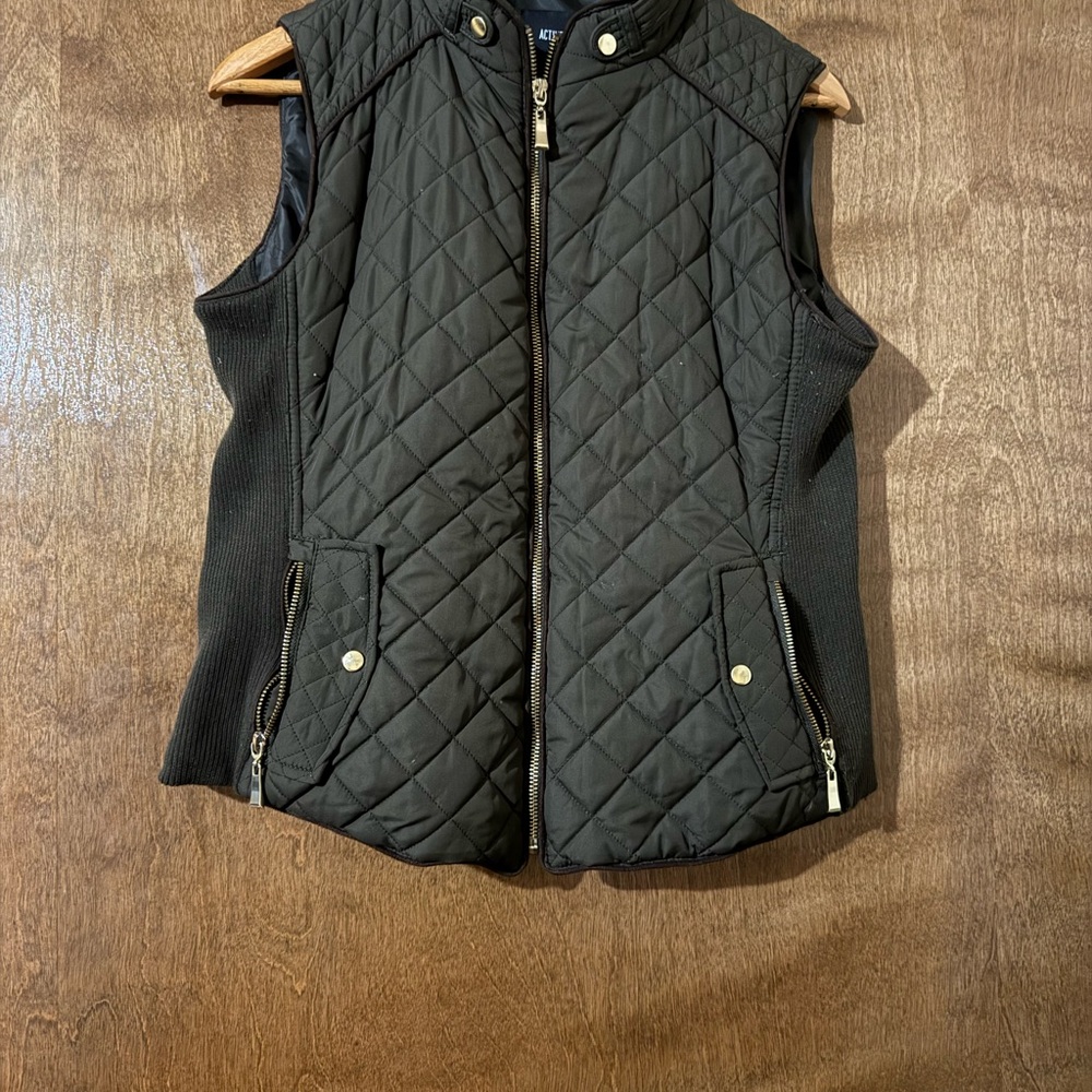 Olive green Quilted Vest with Zipper Pockets